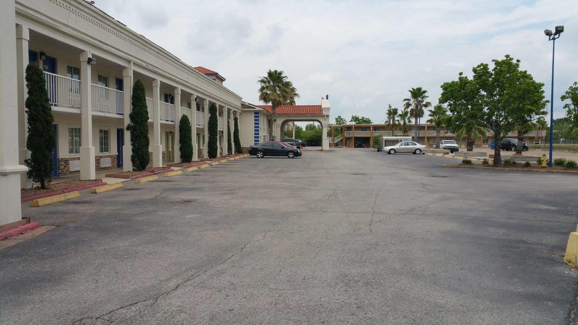 Oyo Hotel Lafayette La I-10 & University エクステリア 写真